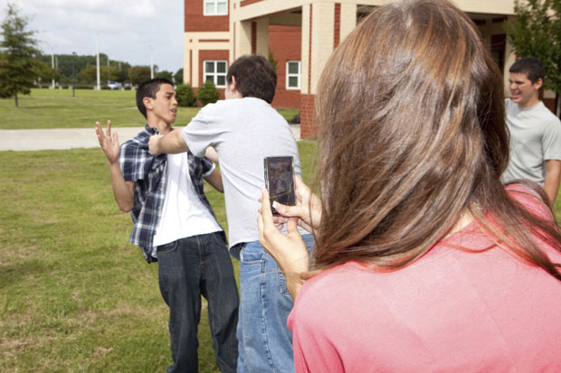 СОС телефон за пријаву насиља: Зову и из других градова